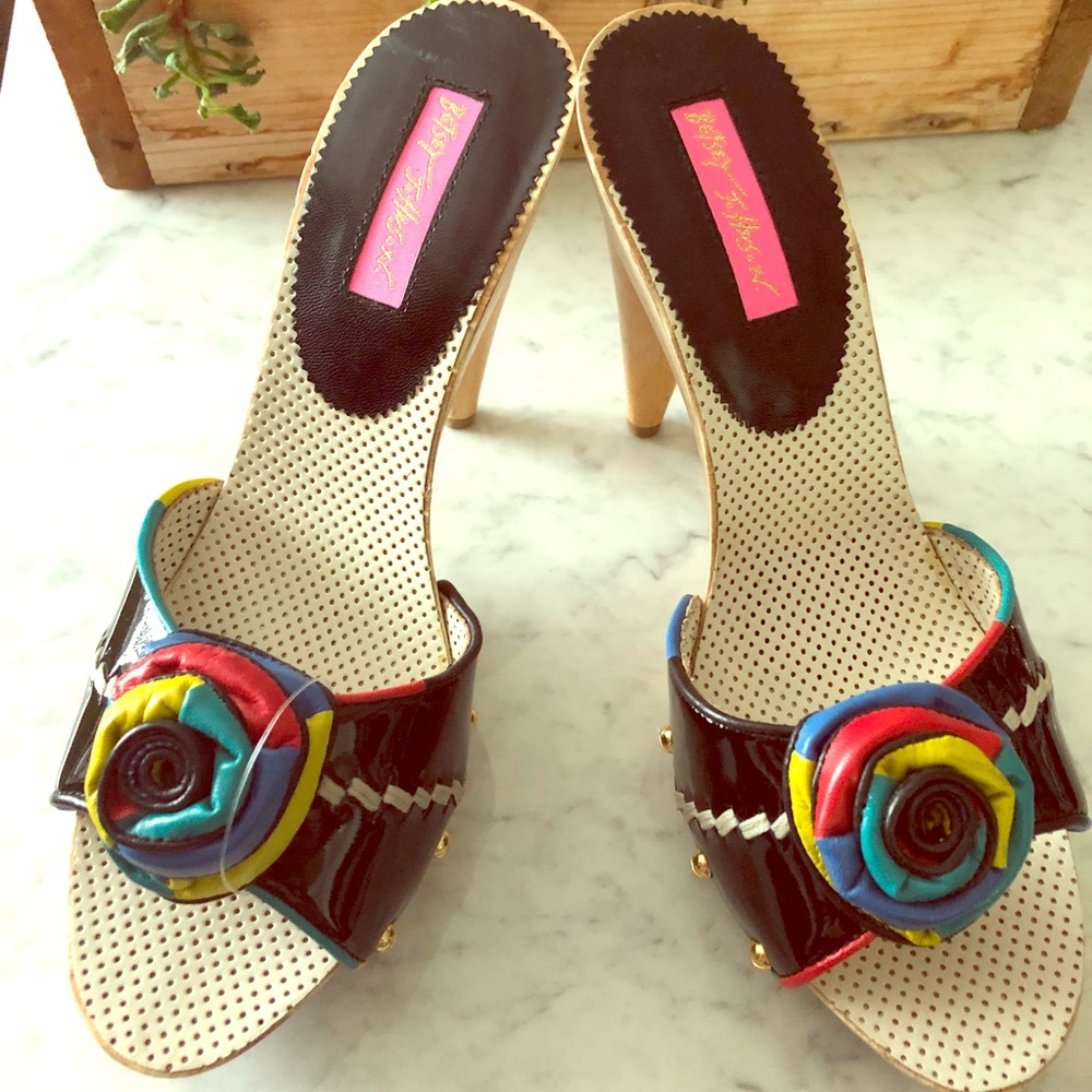 Vintage Betsey Johnson wooden heels 👠 🥀🔮